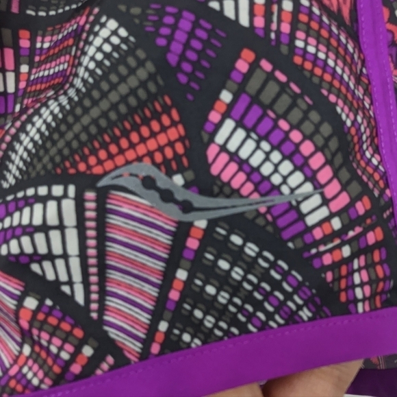 Saucony Patterned Running Shorts Sz XS - Picture 4 of 8